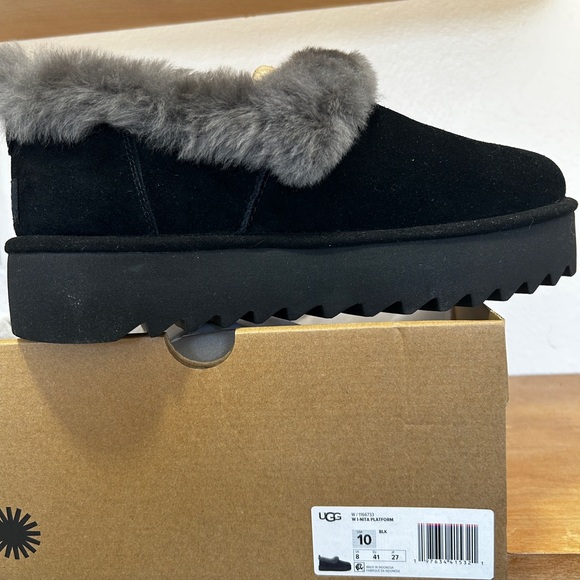 UGG Shoes - UGG Nita Shearling Slippers Black. BNIB. 10